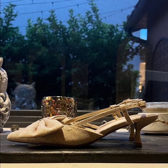 NWOB Elegant Beige Bow Slingback Heels - Picture 5 of 9